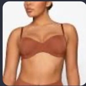 SKIMS Smoothing Strapless Bra‎ Bronze Size 32C Adjustable Removable Straps